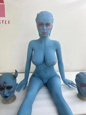 Japanse Sekspop Met Grote Tieten En Meisje